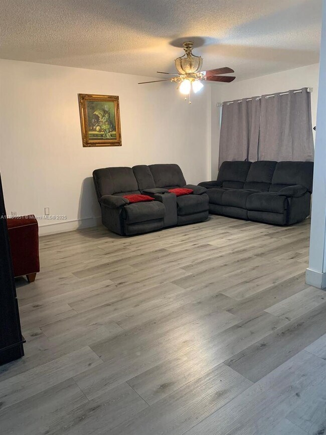 Foto del edificio - 900 SW 84th Ave