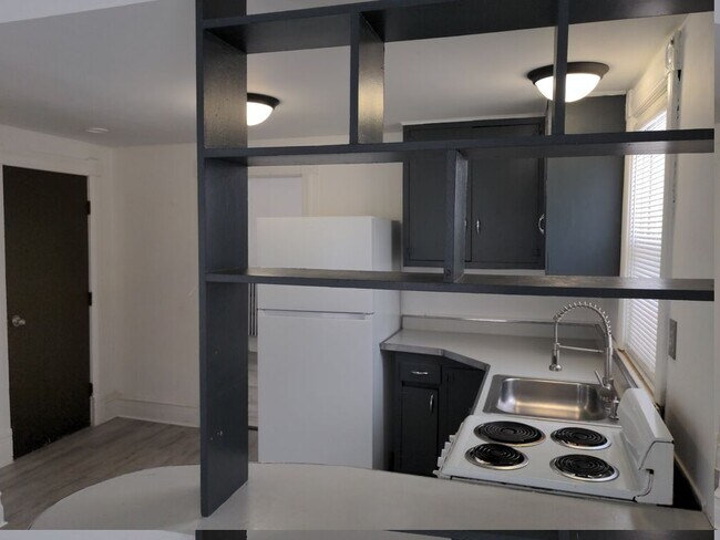 Modelo E3: 1 dormitorio / 1 baño - 21 Depot St