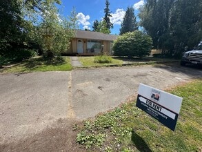 Building Photo - 873 Parkwood Way