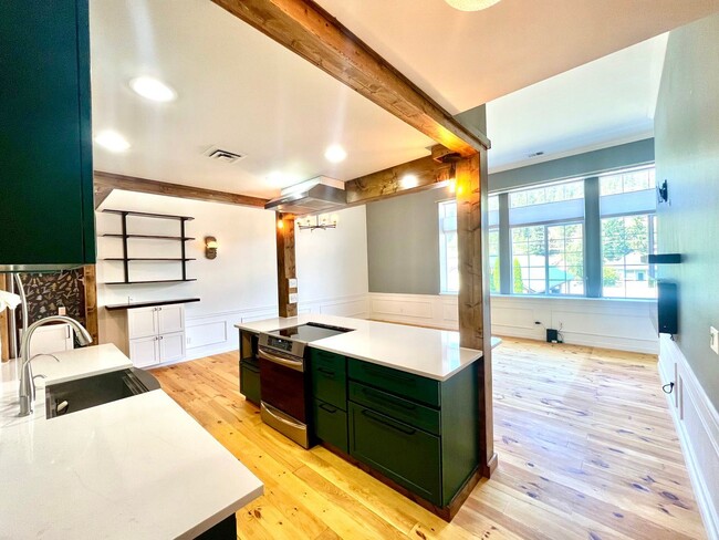 Building Photo - 2 br, 2 bath House - 202 E 3rd Street