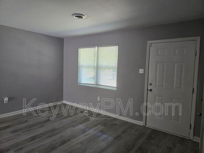 Building Photo - 3630 Columbine Dr