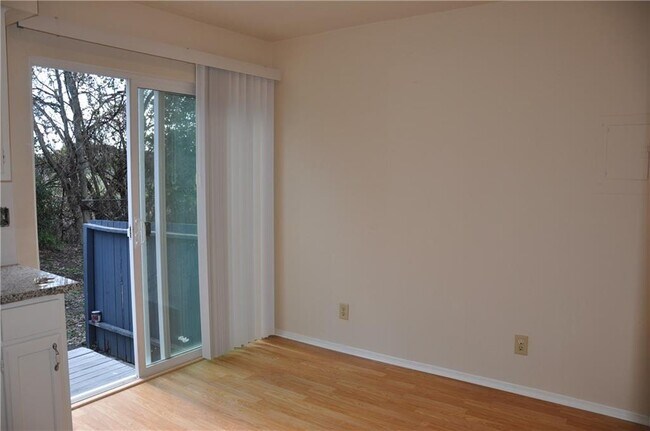 Foto del edificio - 3004 Whisper Oaks Ln