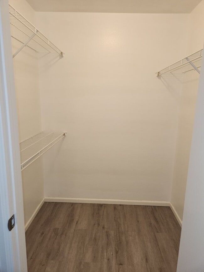 Building Photo - Ridgeview @ Stetson Hills- Newly remodeled 3 bedroom