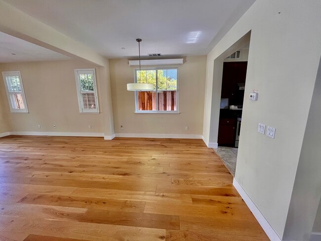 Building Photo - 212 Shumway Ln