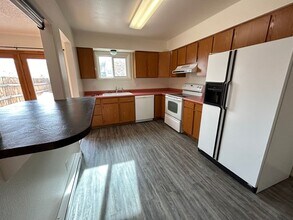 Building Photo - 1305 W Park Ave