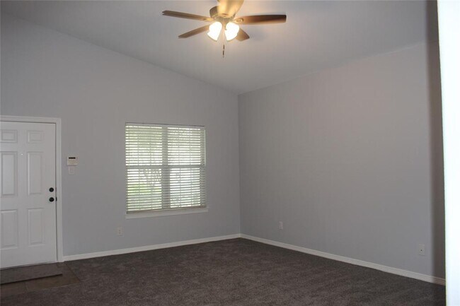 Foto del edificio - 21339 Sweet Grass Ln