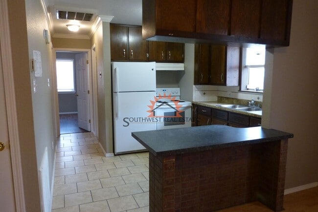 Building Photo - Cute 2 bedroom duplex