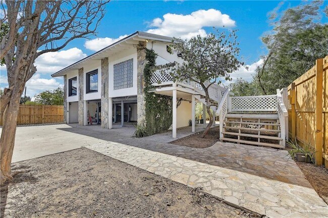 Foto del edificio - 12303 Lakeview Dr