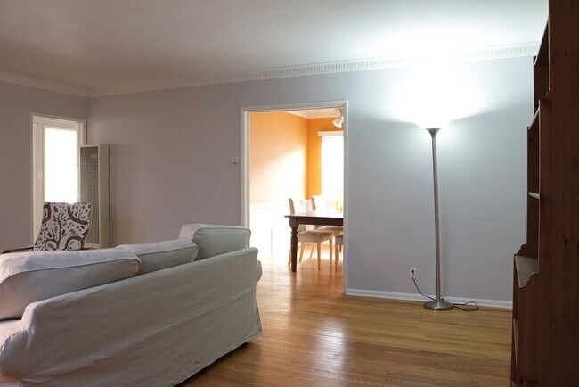 Foto del edificio - 6335-6337 Orange St