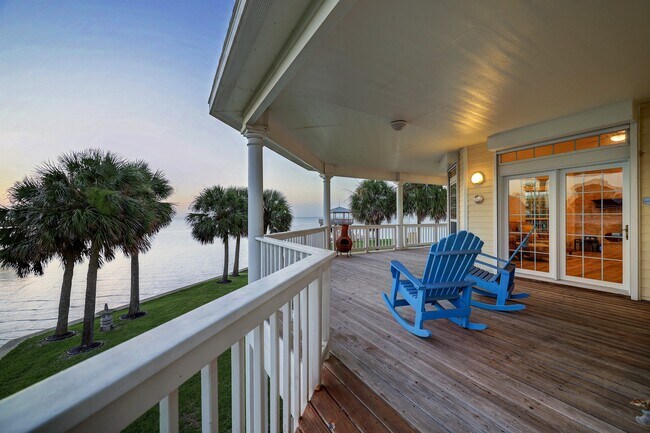 Foto del edificio - 22621 Bay Point Dr