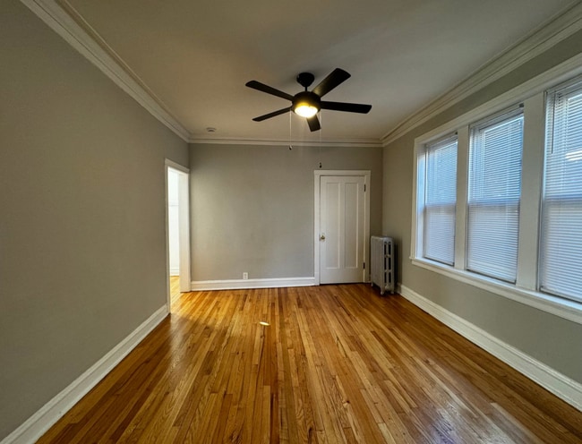 Building Photo - 6422 N Greenview Ave