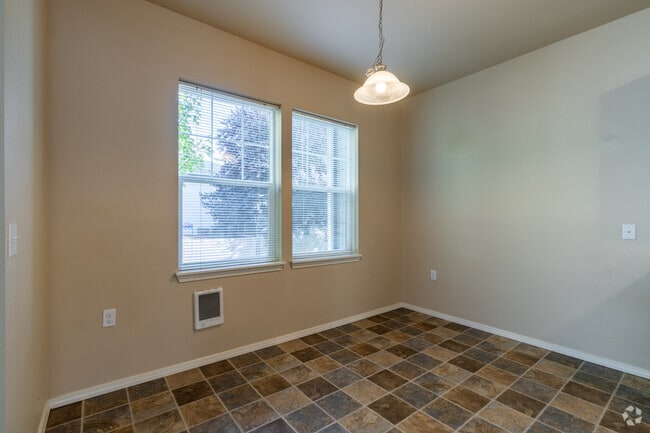 1BR, 1BA - 704SF - Dining Room - Hawks Point Apartments