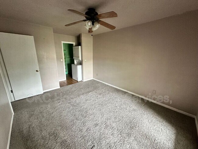 Foto del edificio - 6704 N Meridian Ave
