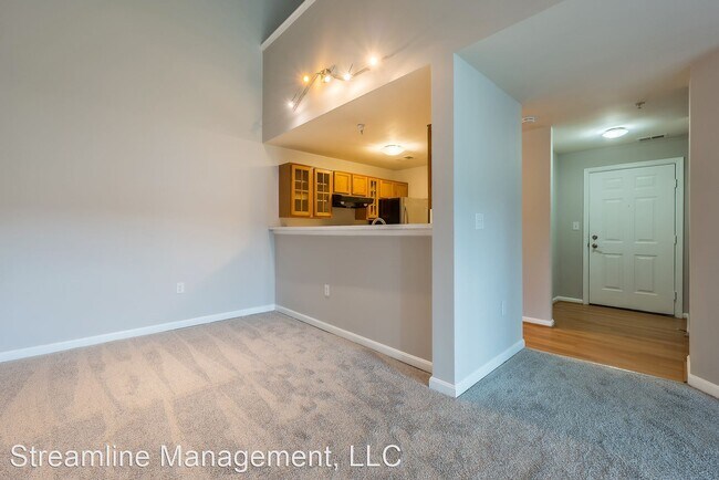 Building Photo - 2 br, 2 bath House - 6600 Lake Park Dr 3C