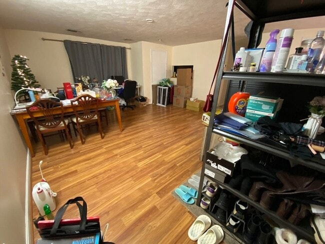 Building Photo - 1 Maude St