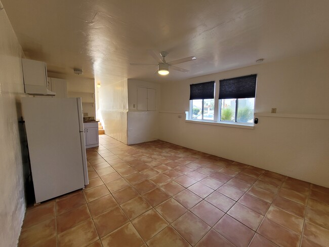 Building Photo - 2355 Curlew St