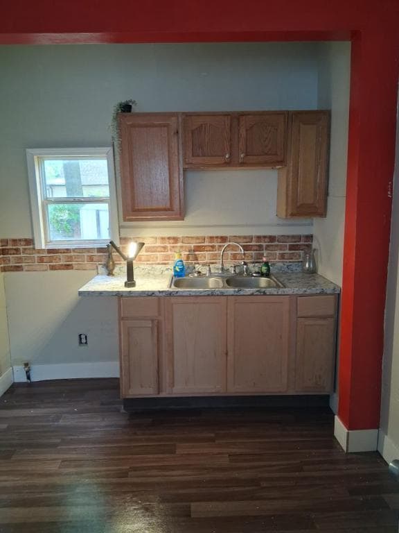 Building Photo - 526 Fairholm Ave