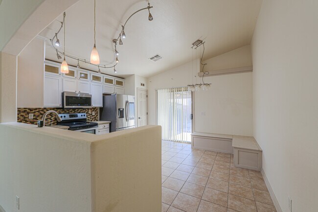 Foto del edificio - 43749 W Magnolia Rd