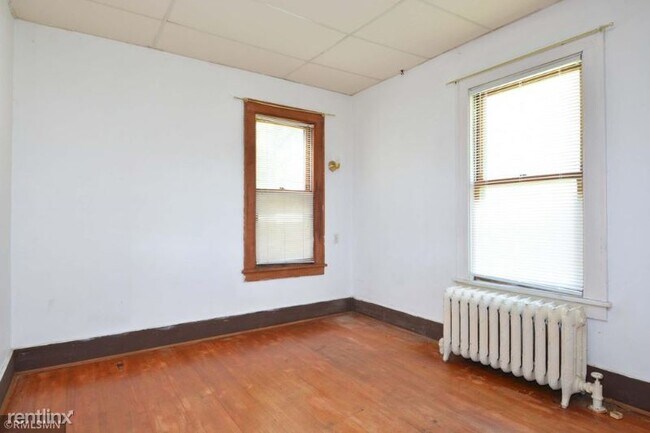 Building Photo - 4 br, 1 bath House - 1558 Hillside Ave N