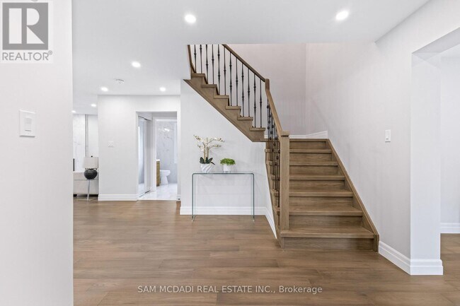 Building Photo - 2535 Robin Dr