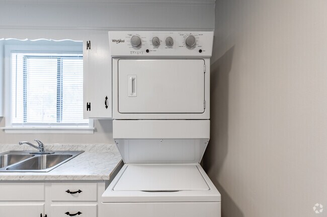 1 habitación, 1 baño - Lavandería en la unidad - Robertson Avenue Apartments