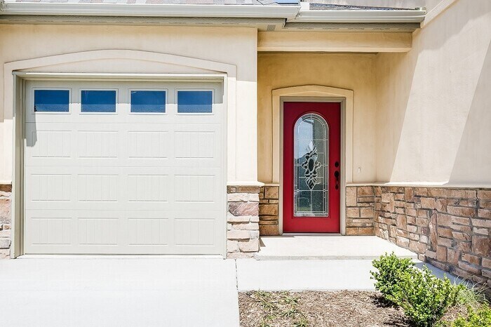 Primary Photo - 2/2/2 Patio Home In a Small Picturesque Ga...