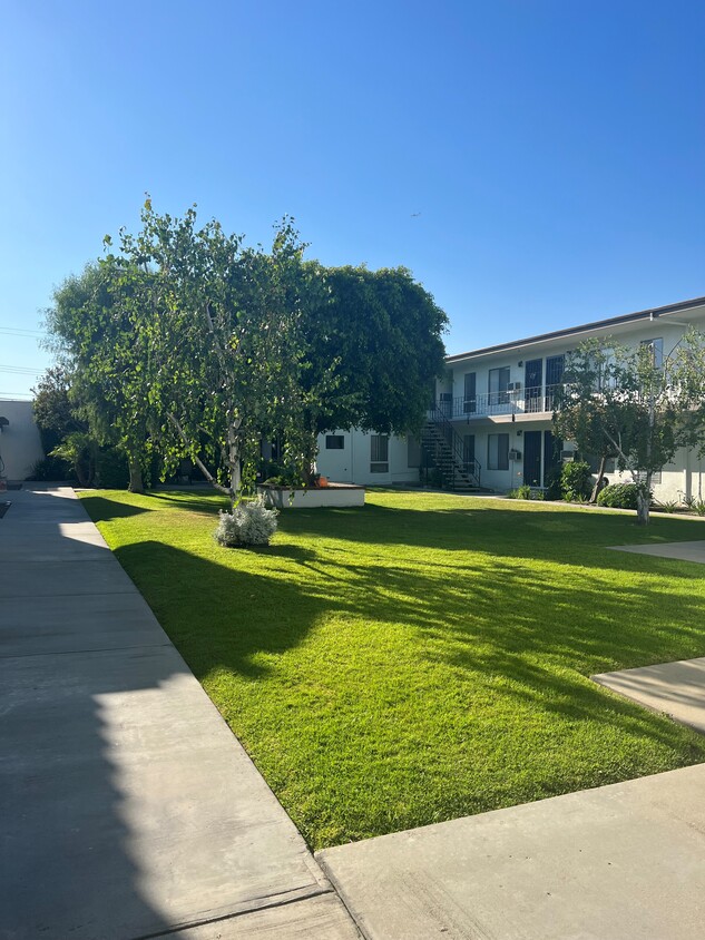 Courtyard - 11725 Downey Ave