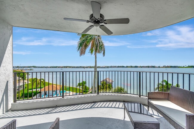 Foto del edificio - 8200 Lakeshore Dr