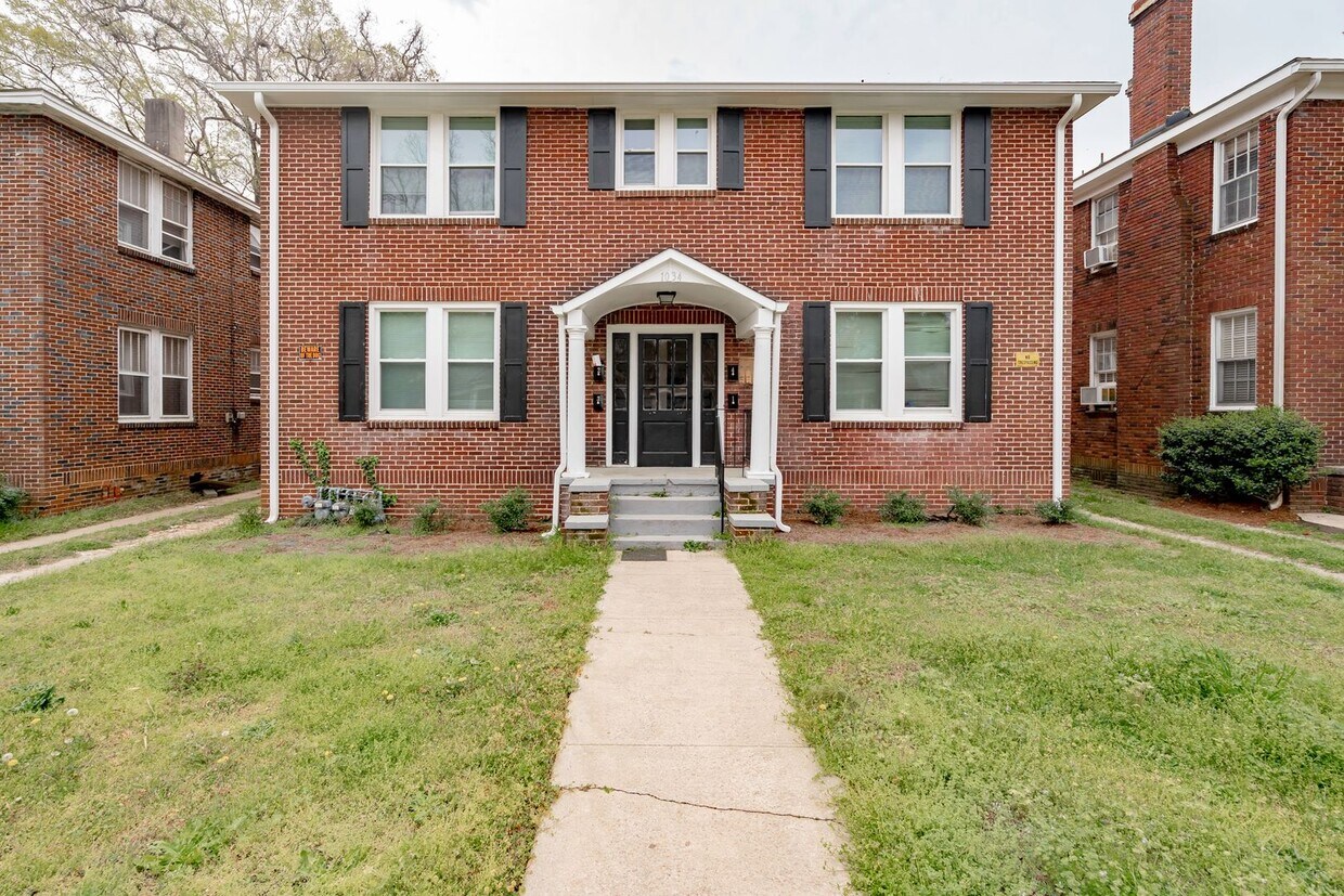 Primary Photo - Charming 1 Bedroom Apartment - Section 8 A...