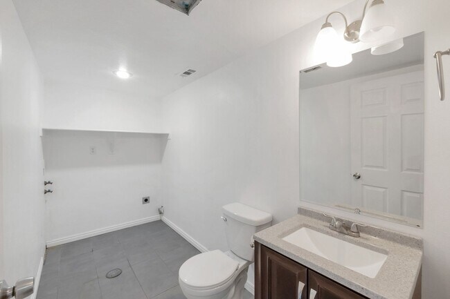 Foto del edificio - 1623-1623 W 800 N St