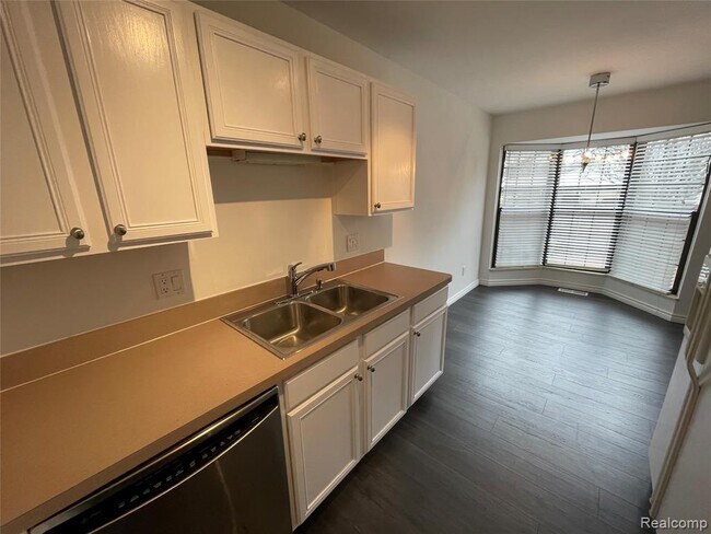 Building Photo - 38821 Country Cir