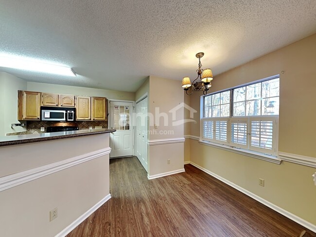 Foto del edificio - 1255 Hawthorne Dr