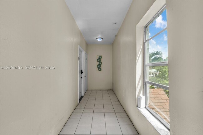 Foto del edificio - 285 NW 44th St