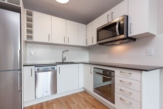 Building Photo - 800 Richmond St W