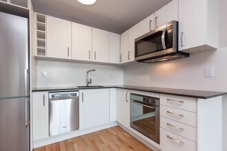 Building Photo - 800 Richmond St W