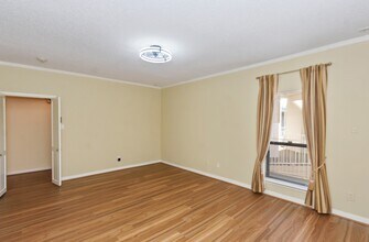 Building Photo - 351 Lakeside Ln