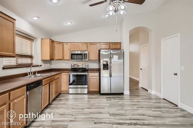 Building Photo - 3 br, 2 bath House - 2191 S 160th Ln UNIT