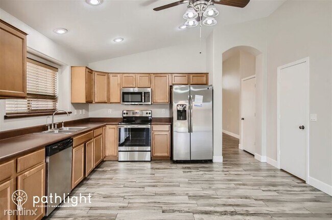 Foto del edificio - 3 br, 2 bath House - 2191 S 160th Ln UNIT