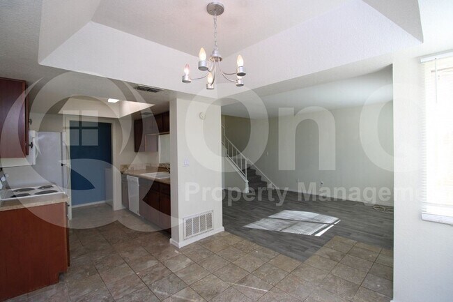 Foto del edificio - 4418 E Riverside St