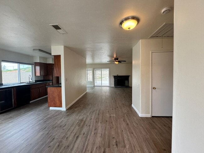 Foto del edificio - 3BR/2BA Home AVAILABLE NOW For Rent in El Cajon!