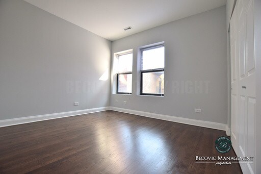 Building Photo - 7528 N Seeley Ave