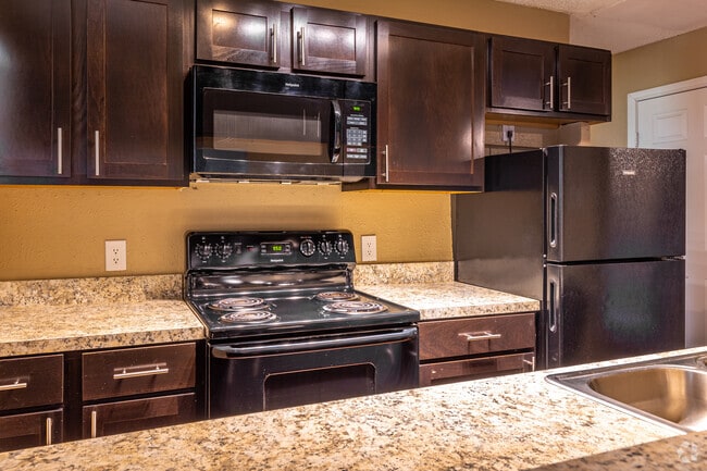 Kitchen - Summer Green Apartments