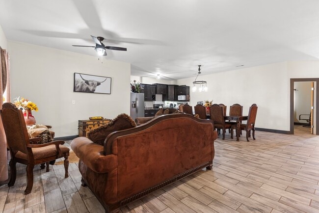 Foto del edificio - 10799 E Drake St