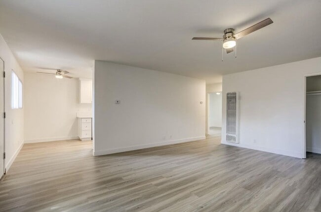 Building Photo - 1105 E 3rd Ave