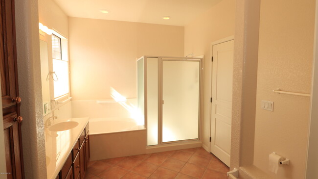 master bathroom - 1716 Alpine Meadows Ln