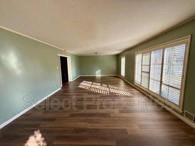 Building Photo - 200 W Cherry Ave