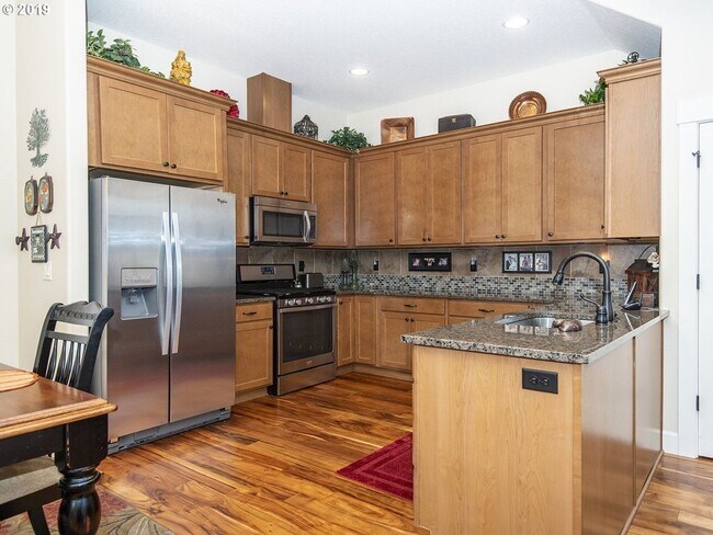 Building Photo - 3 bedroom Wilsonville Home -