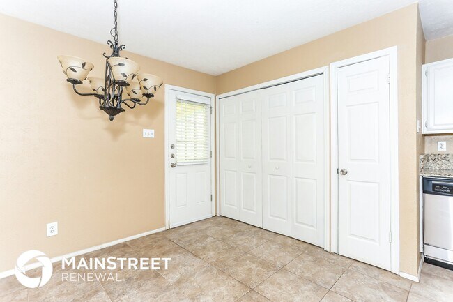 Foto del edificio - 6412 Sandhurst Ln E