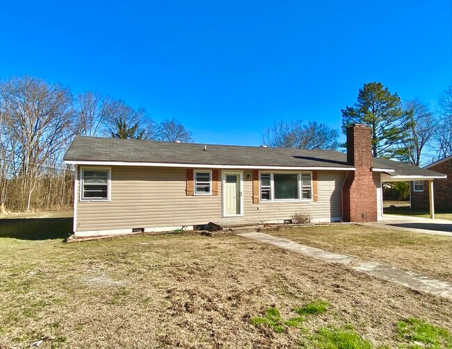 Welcome Home! Updated 4 bedroom home with fire pit, carport, laundry and lots of storage. - 1120 Dennis Ave