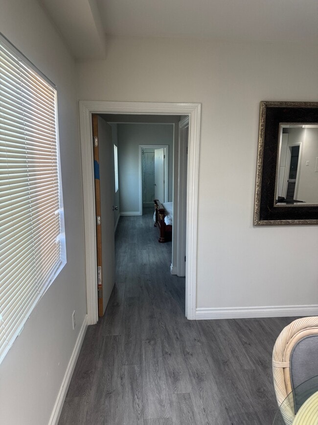 Foto del edificio - 8151 Katella Ave